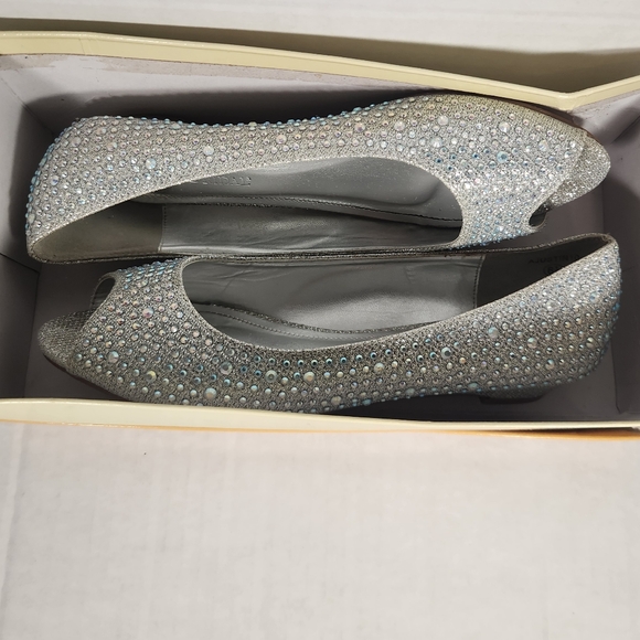 Women's Michaelangelo by David's Bridal Ajustin10 Low Wedge Peep Toe - Picture 3 of 9